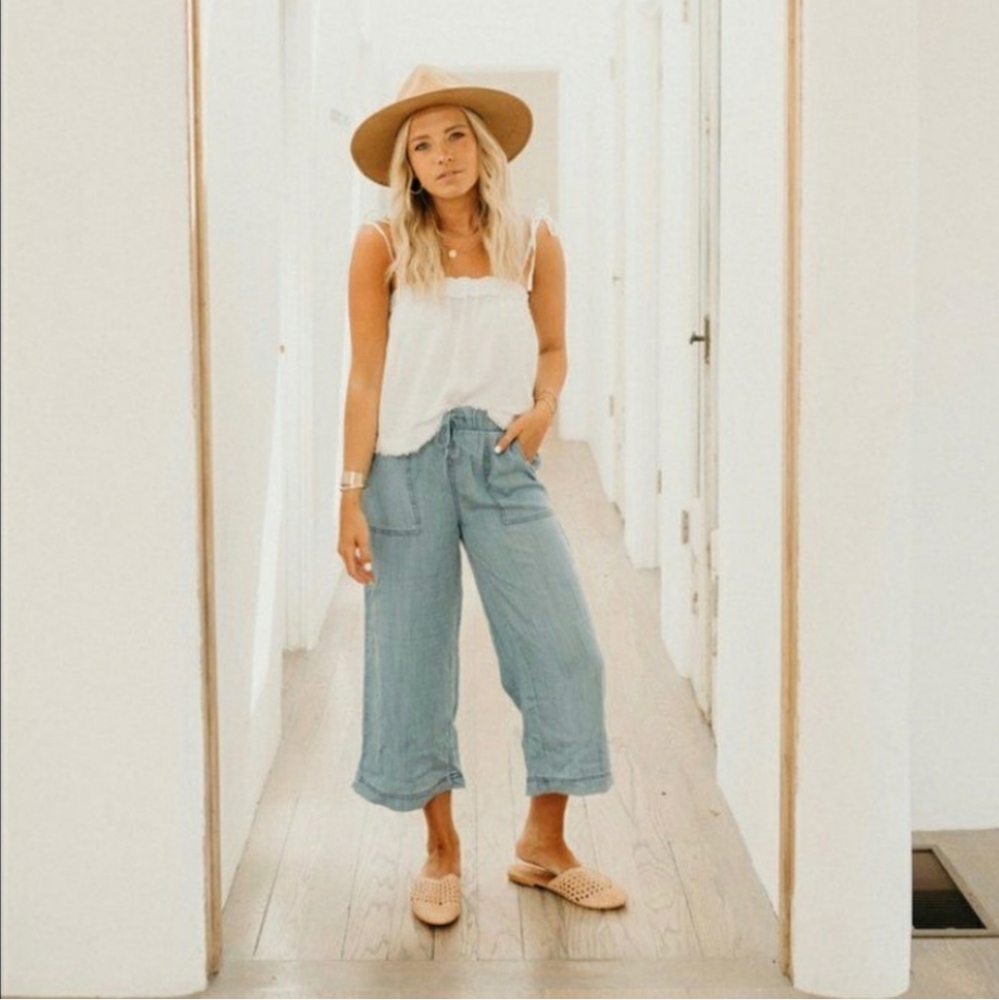Carly Jean Nolan Wide Leg Cropped Chambray Pant size Small